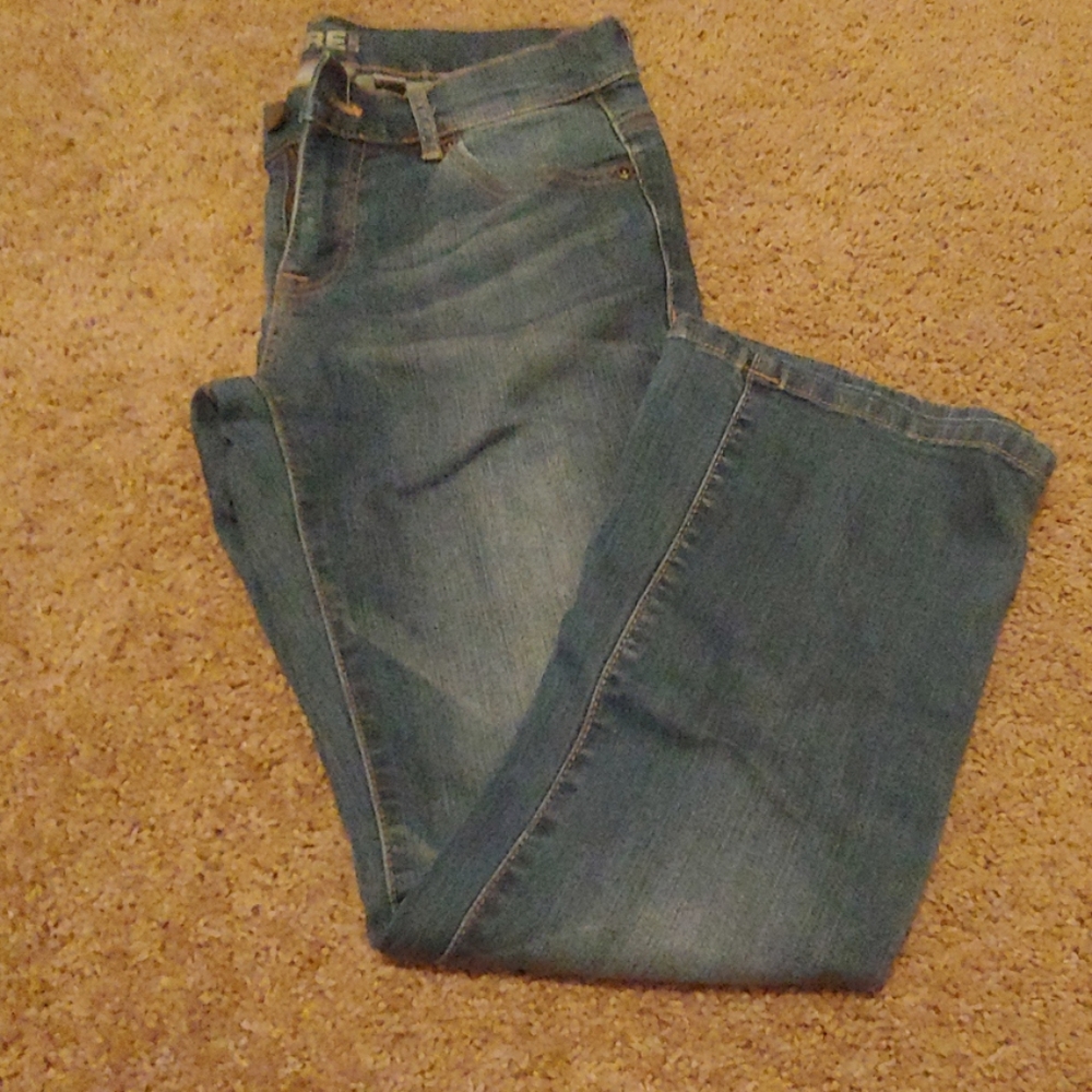 New York & Company low rise fit and flair capri